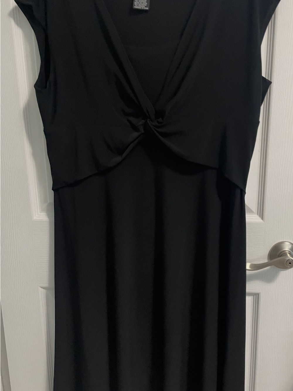 Jones New York Black Sleeveless Twist-Front Maxi Dress